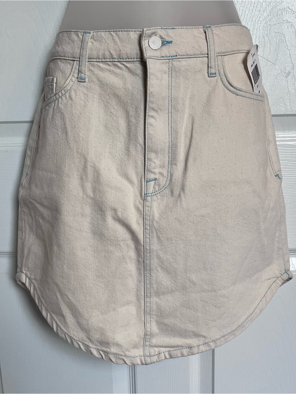 NWT Triarchy Ms. Hart Ivory Denim Petal Hem Skirt Sz 10
